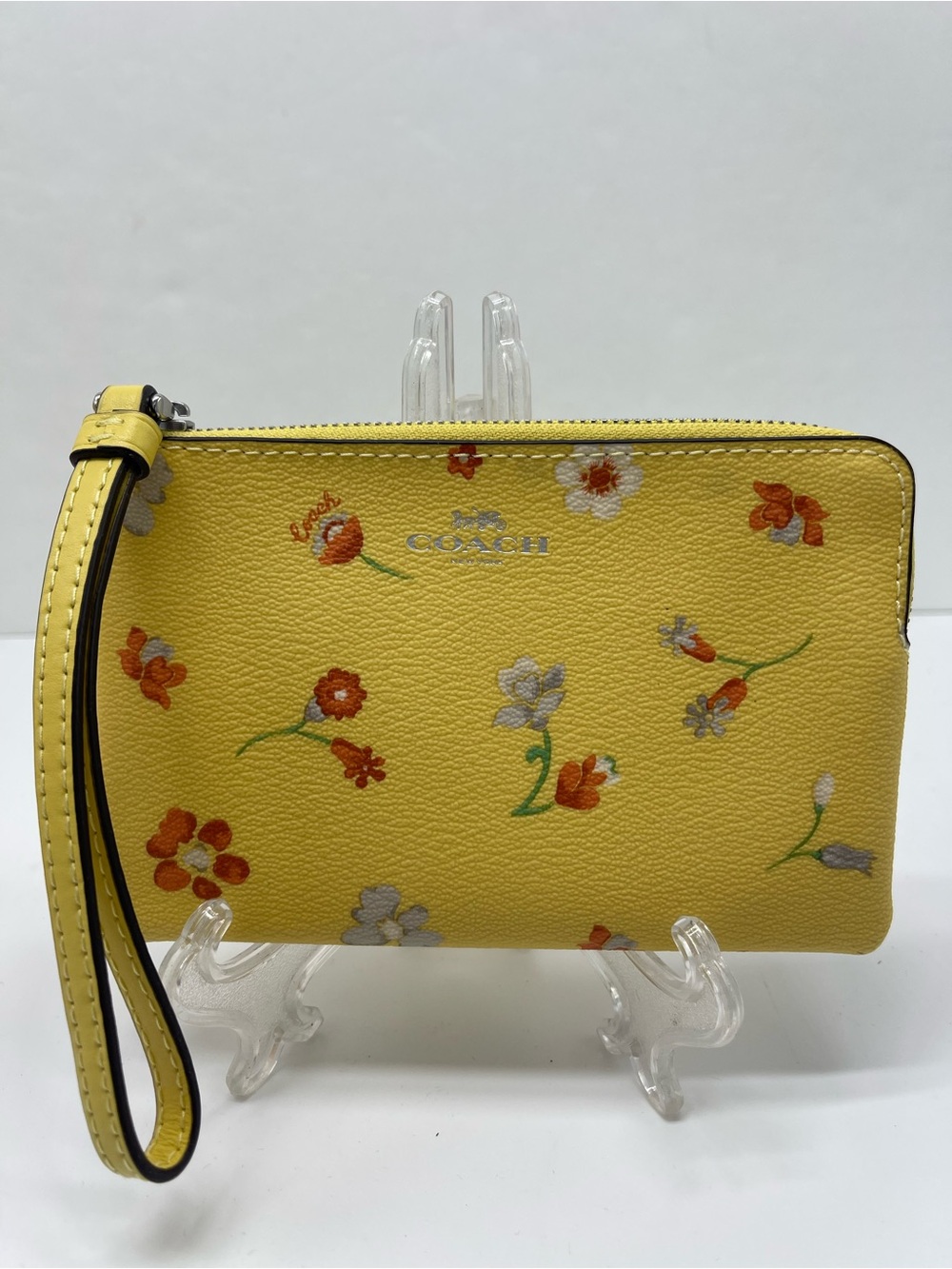 Coach Corner Zip Wristlet With Mystical Floral Print C8701
NWT